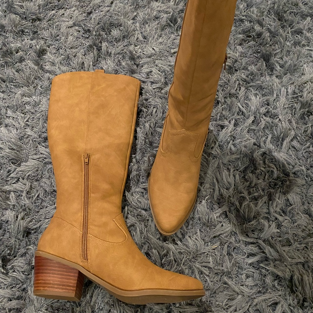 Women’s Dolce Vita knee high boots with western block heel and side zip.
